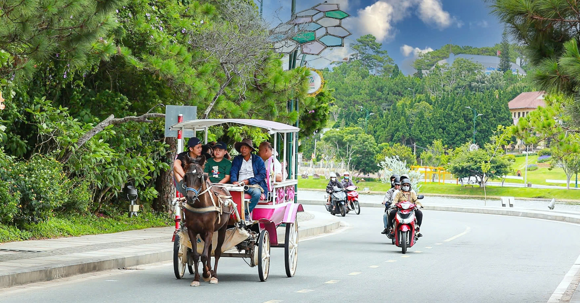You are currently viewing Đà Lạt cấm xe ngựa chở khách tham quan hồ Xuân Hương
