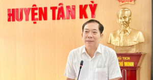 Read more about the article Chủ tịch huyện ở Nghệ An nêu lý do tuyển 16 viên chức khi đang tinh gọn
