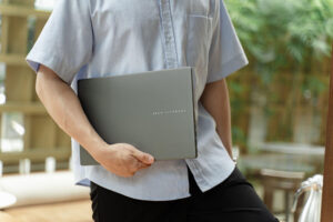 Read more about the article Tiêu chí chọn laptop mùa tựu trường cho con phụ huynh cần lưu ý
