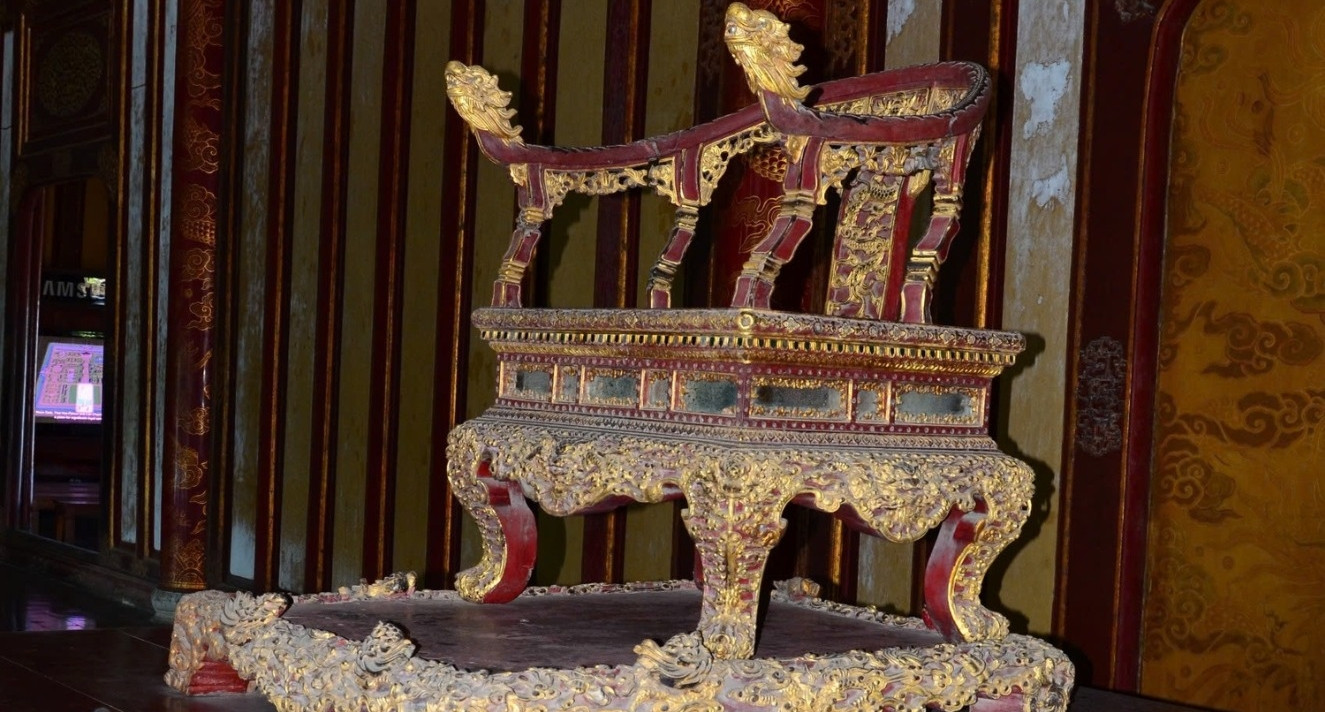 You are currently viewing 12 người tham gia phục chế ngai vàng triều Nguyễn là ai?