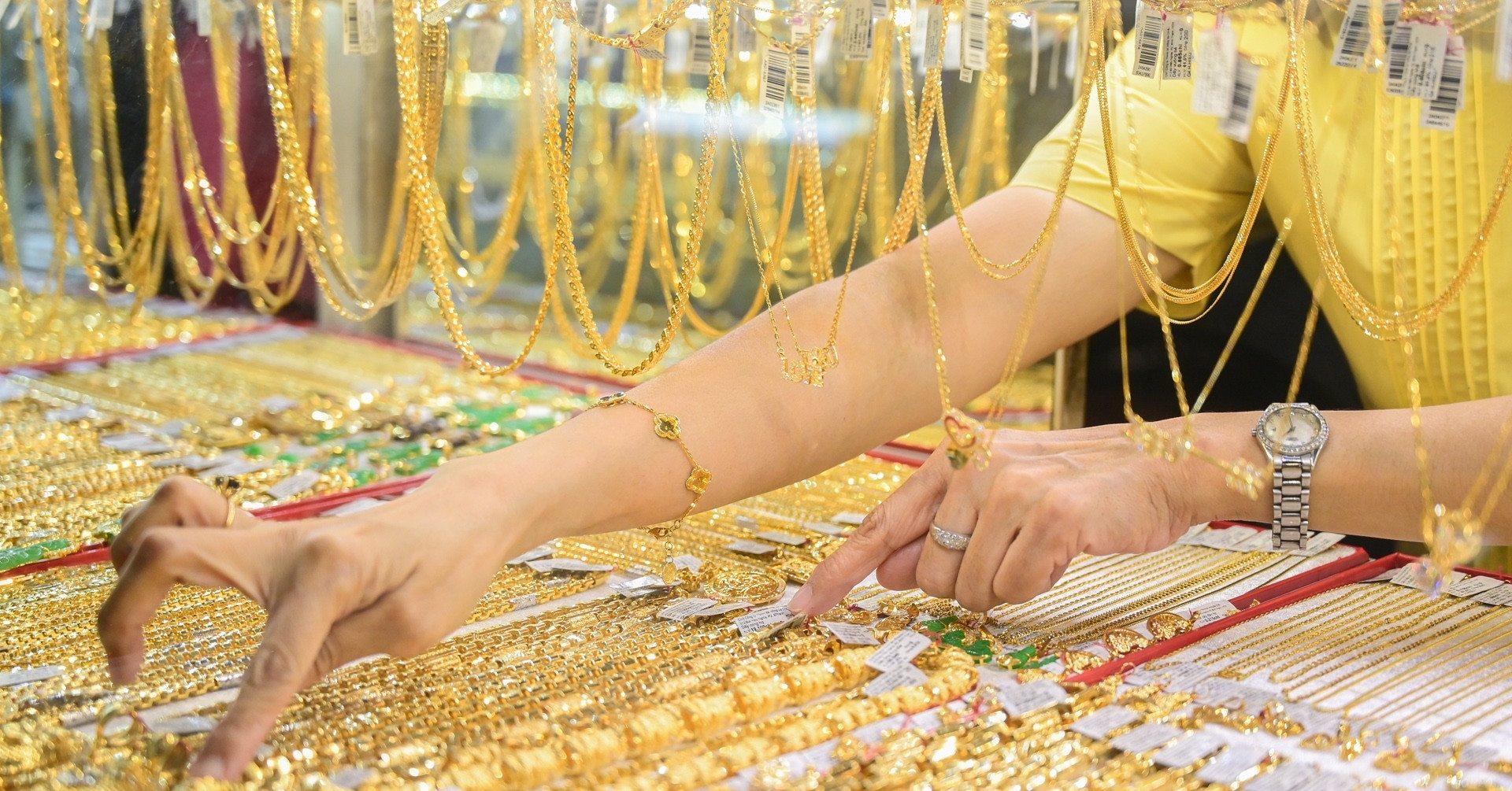 Read more about the article Giá vàng hôm nay 26/5/2025 bật tăng giữa làn sóng bất ổn toàn cầu