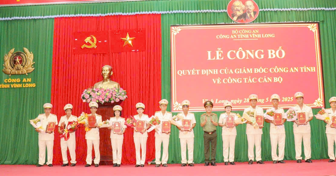 You are currently viewing 28 lãnh đạo phòng của Công an tỉnh Vĩnh Long tình nguyện nghỉ hưu trước tuổi