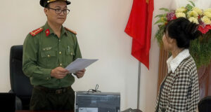 Read more about the article 3 cô gái bị khởi tố vì vận chuyển tiền trái phép qua biên giới