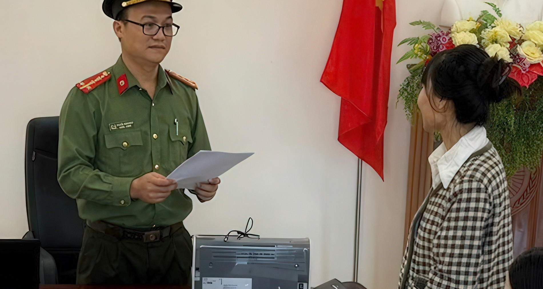 You are currently viewing 3 cô gái bị khởi tố vì vận chuyển tiền trái phép qua biên giới