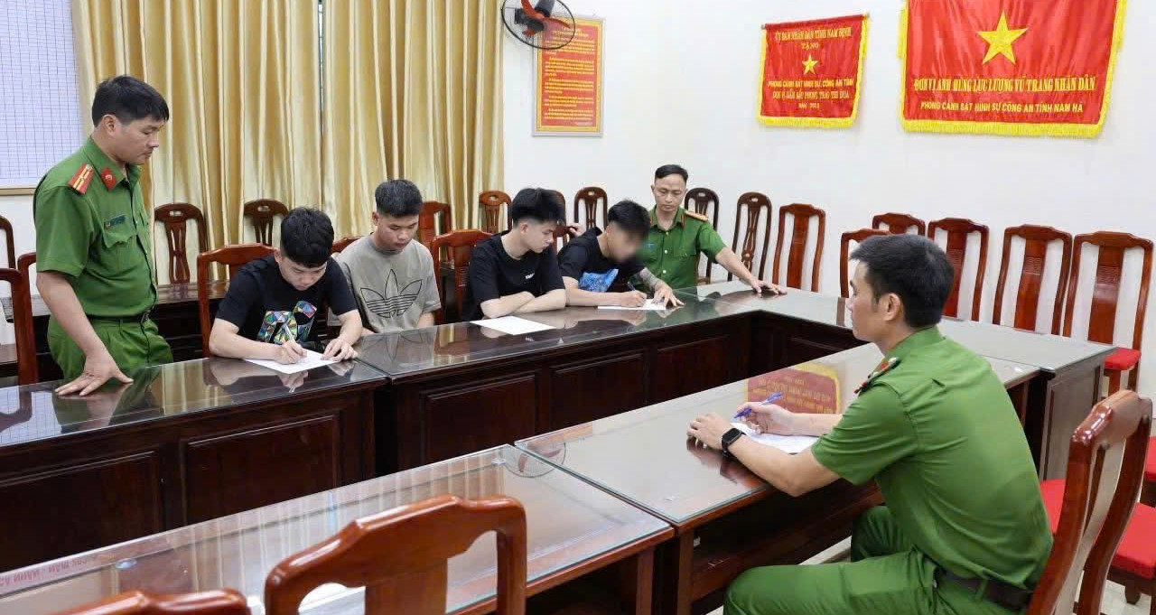 Read more about the article 3 thanh niên khoe clip ném gạch người đi đường, Giám đốc Công an chỉ đạo khẩn
