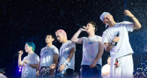 Read more about the article Anh trai say hi diễn dưới mưa trắng trời, HIEUTHUHAI dặn khán giả vững lòng