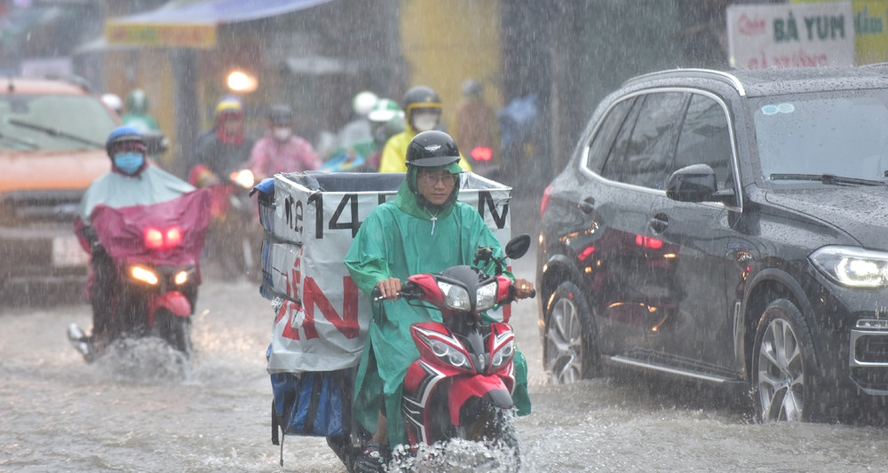 Read more about the article Mưa lớn toàn miền Bắc, nguy cơ cường suất dồn dập trên 100mm/3h