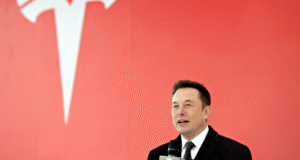 Read more about the article Elon Musk trở lại chế độ làm việc 24/7, ngủ sàn nhà máy