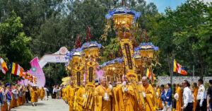 Read more about the article Ánh sáng Vesak và tầm nhìn Việt Nam