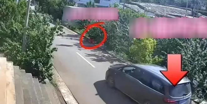 You are currently viewing Gã đàn ông trộm giỏ cherry rồi lái ô tô bỏ chạy, người dân đuổi theo 7km