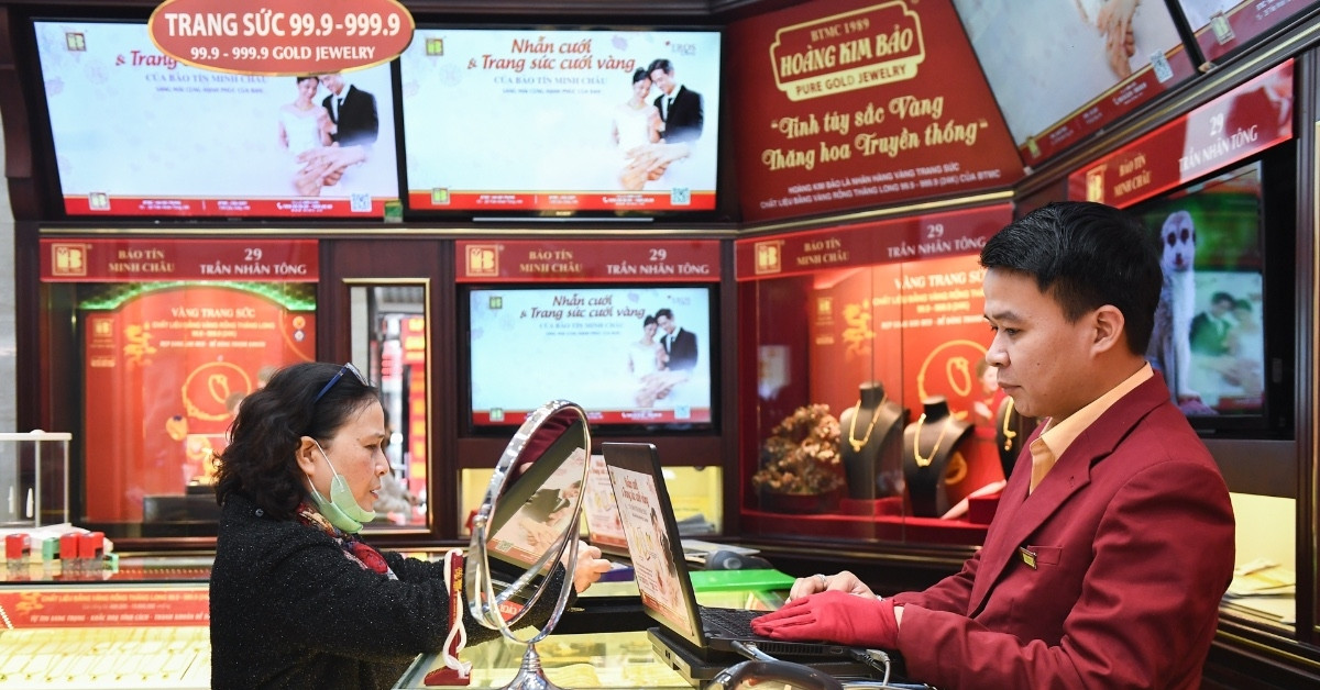 Read more about the article Bảo Tín Minh Châu lộ nhiều vi phạm kinh doanh vàng, chuyển công an điều tra