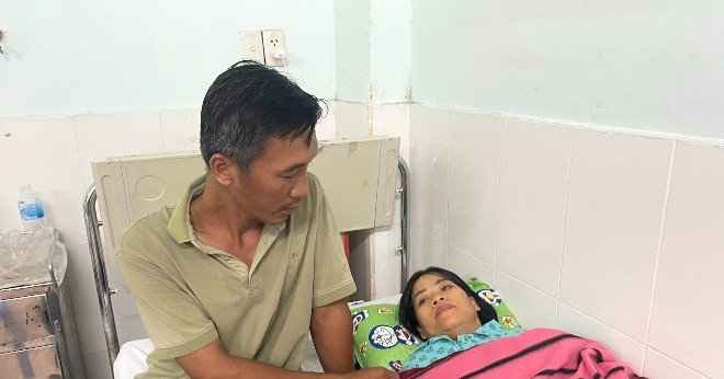 You are currently viewing Bế tắc nợ nần, vợ xin chồng bớt chạy thận để có tiền nuôi con nhỏ