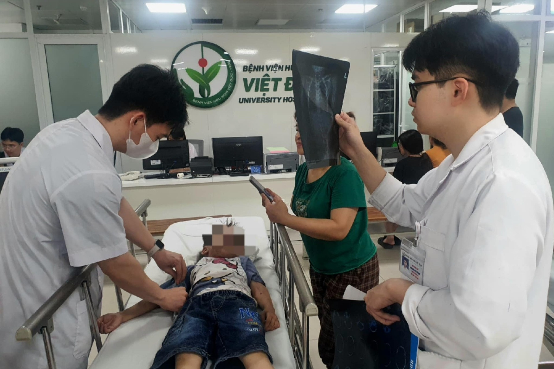 You are currently viewing Đi cấp cứu vì cánh cổng đổ sập vào người