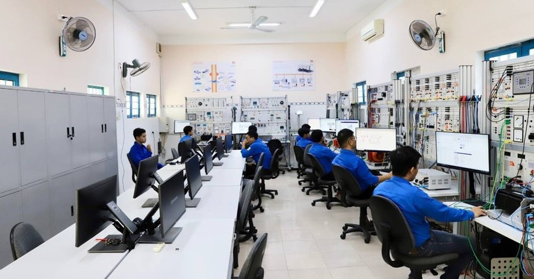 Read more about the article 5 năm, thêm 7.500 nhân sự ngành bán dẫn, AI, an ninh mạng 