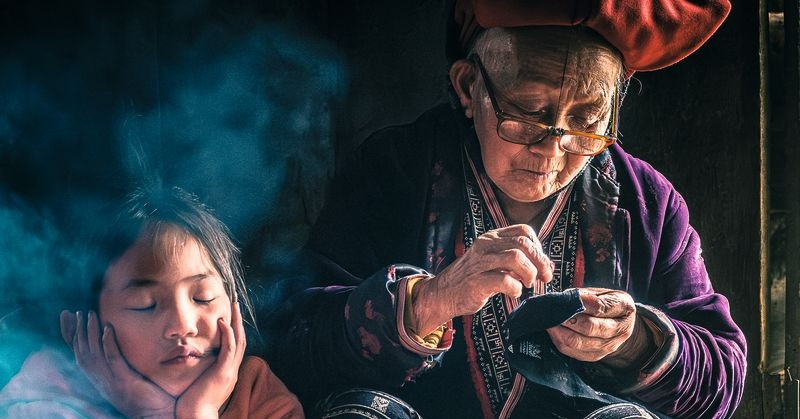 You are currently viewing Bức chân dung 2 bà cháu ở Lào Cai giành giải thưởng nhiếp ảnh danh tiếng