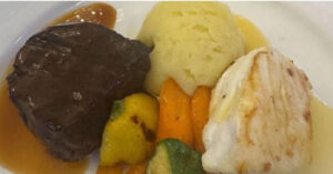 Read more about the article Các triệu phú tiền ảo chê đồ ăn ‘nghèo nàn’ tại tiệc của ông Trump