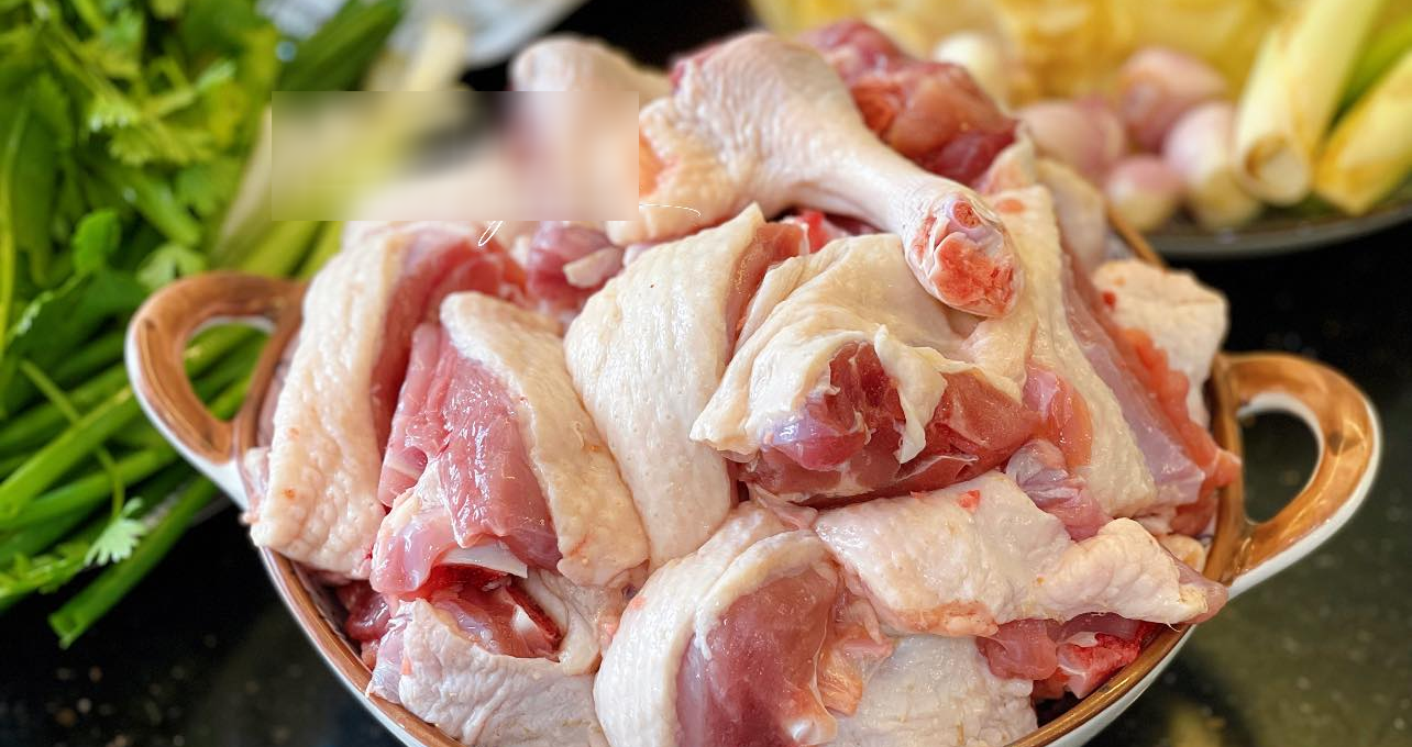 You are currently viewing Cách làm sạch vịt nhanh, khử mùi hôi, thịt mềm ngon tại nhà