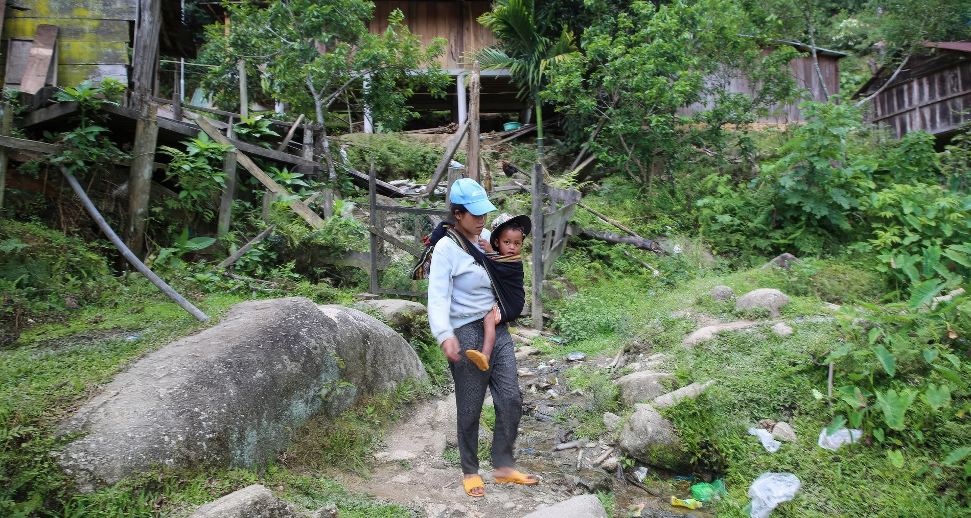 You are currently viewing Cảnh sống khó tin ở làng ‘nhiều cái không’ kẹt giữa Quảng Nam và Kon Tum