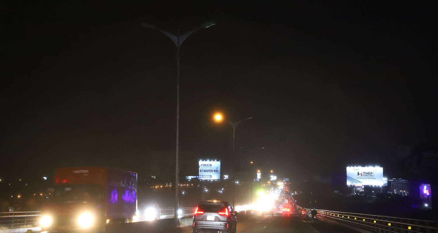 You are currently viewing Cảnh tượng cầu Cần Thơ ‘tối om như mực’ bao giờ được xử lý?