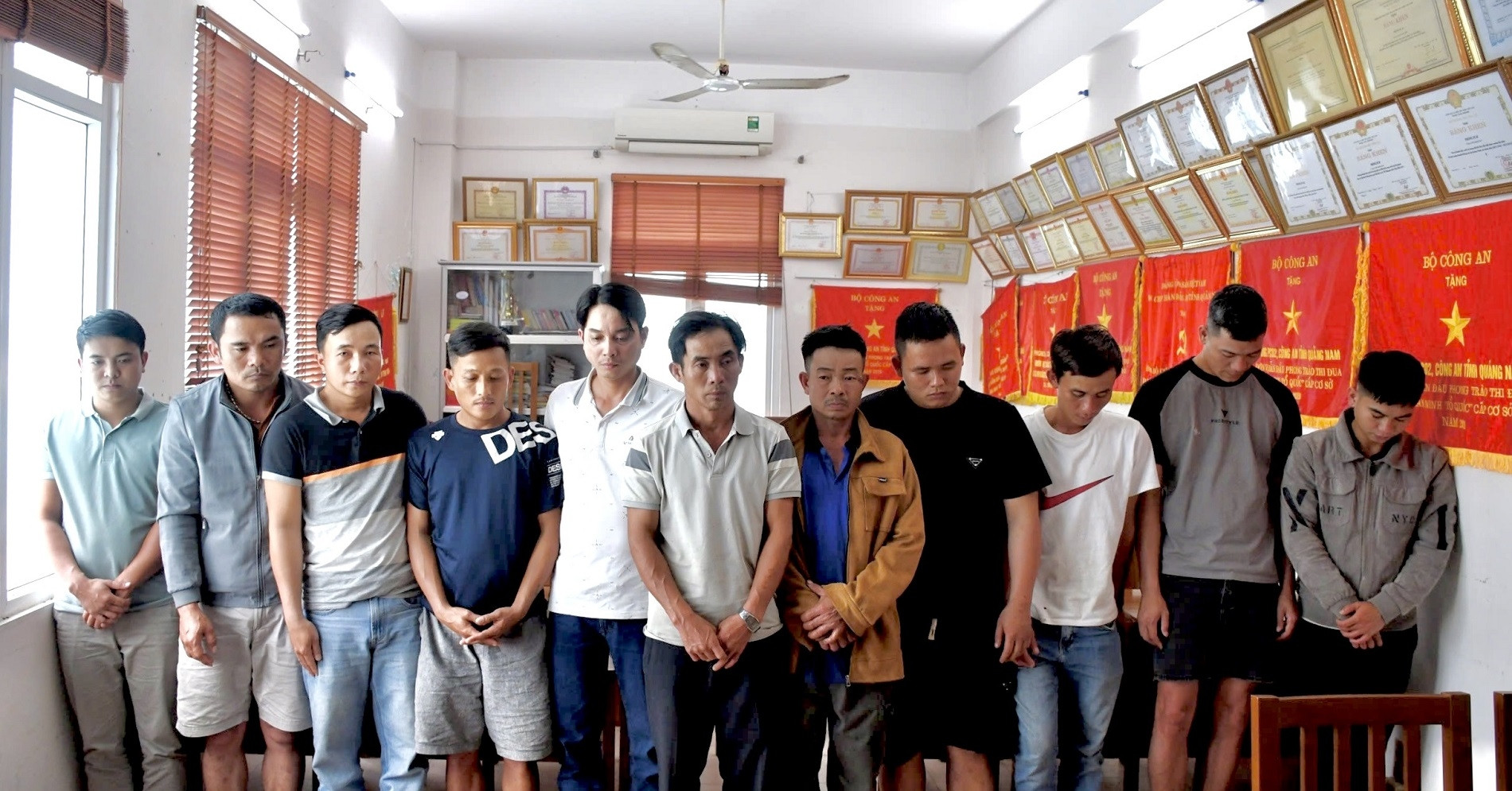 You are currently viewing Chân tướng 8 kẻ thua bạc rồi bắt cóc, đánh đập đối thủ đòi 400 triệu tiền chuộc