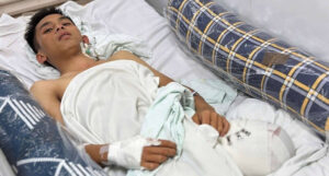 Read more about the article Cô ruột khẩn cầu cứu chàng trai mồ côi gặp nạn cần 50 triệu đồng làm phẫu thuật