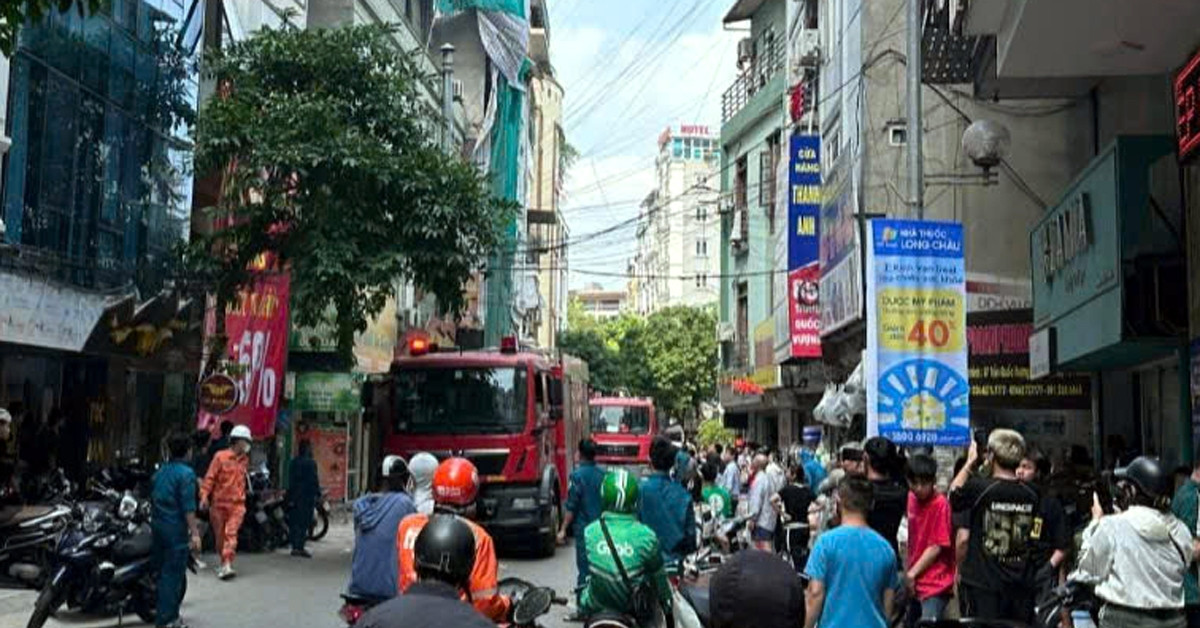 You are currently viewing Cháy dữ dội nhà ở quận Cầu Giấy, người dân hoảng loạn tháo chạy