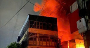 Read more about the article Cháy lớn 4 nhà ở kết hợp kinh doanh tại Bắc Giang
