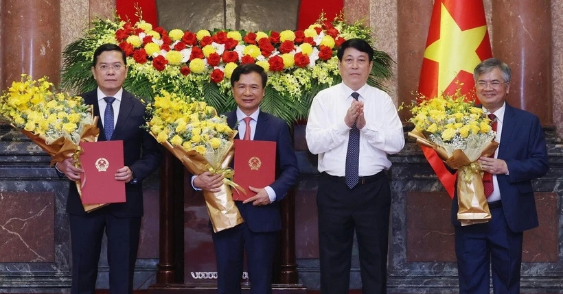 You are currently viewing Chủ tịch nước Lương Cường bổ nhiệm 3 Phó chủ nhiệm Văn phòng Chủ tịch nước