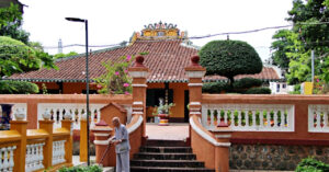 Read more about the article Chùa cổ gần 300 tuổi có trăm ‘báu vật’ thếp vàng hút khách chiêm bái ở TPHCM