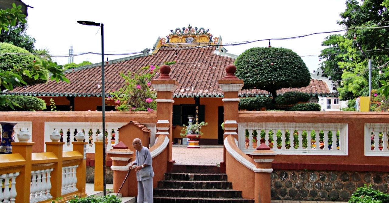 You are currently viewing Chùa cổ gần 300 tuổi có trăm ‘báu vật’ thếp vàng hút khách chiêm bái ở TPHCM