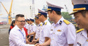 Read more about the article Chuyến đi đặc biệt của Đoàn Hội Nhà báo Việt Nam thăm Trường Sa và Nhà giàn DK1