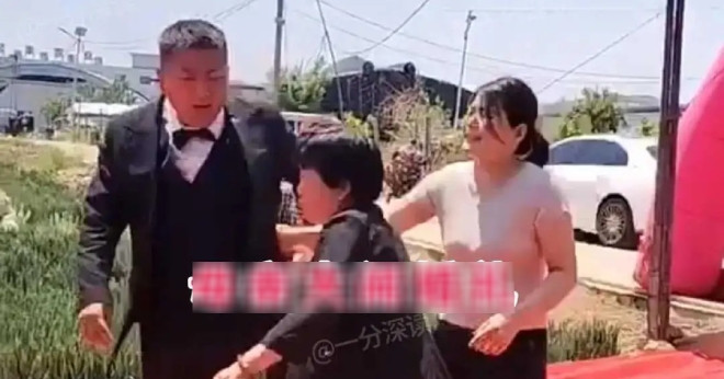 You are currently viewing Con trai bí mật lấy vợ nhiều hơn 20 tuổi, mẹ đến làm loạn đám cưới