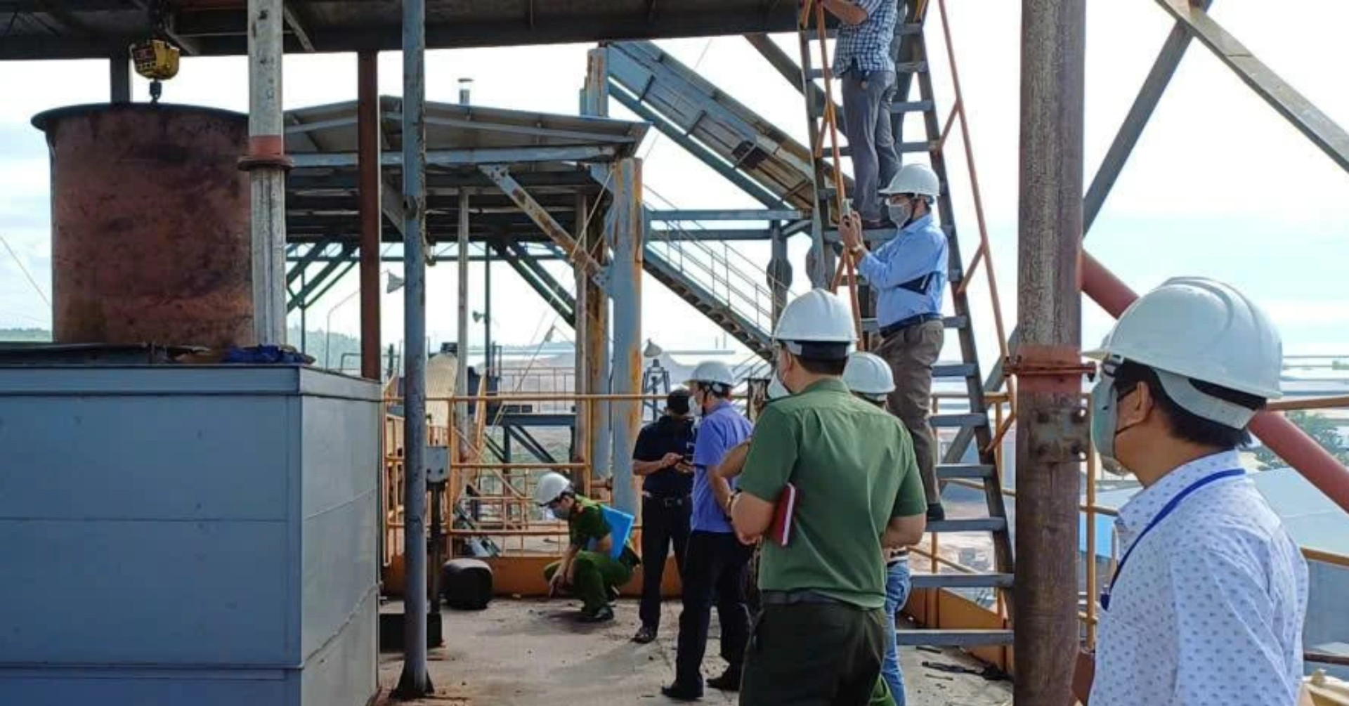 You are currently viewing Điều tra vụ 2 công nhân tử vong, 3 người bị thương do ngộ độc khí