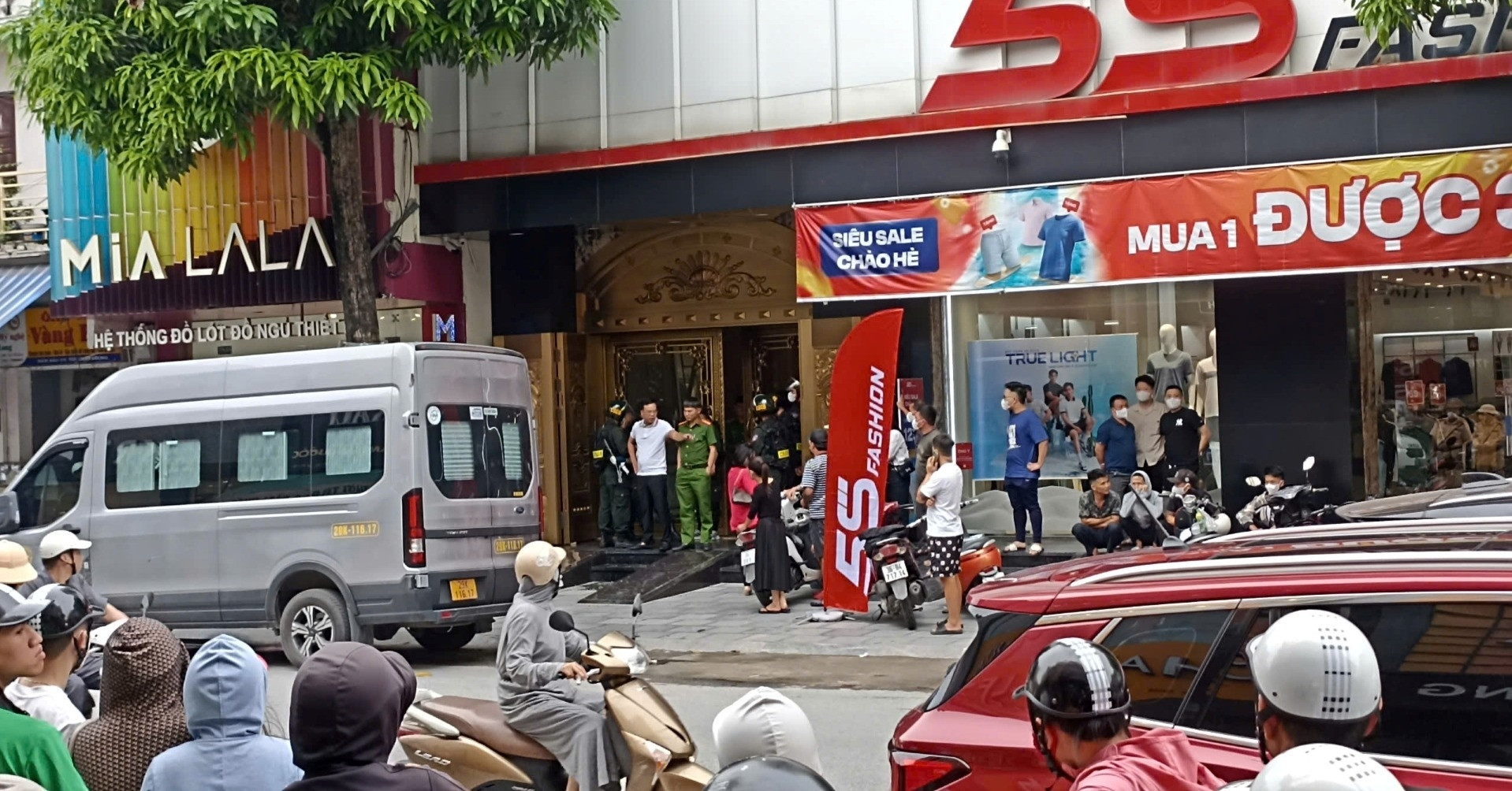 You are currently viewing Công an đồng loạt khám xét 3 ngôi nhà liên quan đại ca giang hồ ở Thanh Hóa