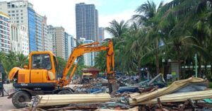 Read more about the article Đà Nẵng tháo dỡ loạt ki-ốt du lịch bên cung đường biển ‘tỷ đô’