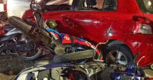 Read more about the article Đã xác định được tài xế ô tô tông liên hoàn 6 xe máy ở Hà Nội