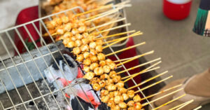 Read more about the article Đặc sản tên lạ ở Phan Thiết, trắng, giòn sần sật, nướng ăn rất ngon