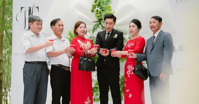 You are currently viewing Đám cưới vắng cô dâu, chú rể Đắk Lắk một mình làm lễ khiến hai họ thương cảm