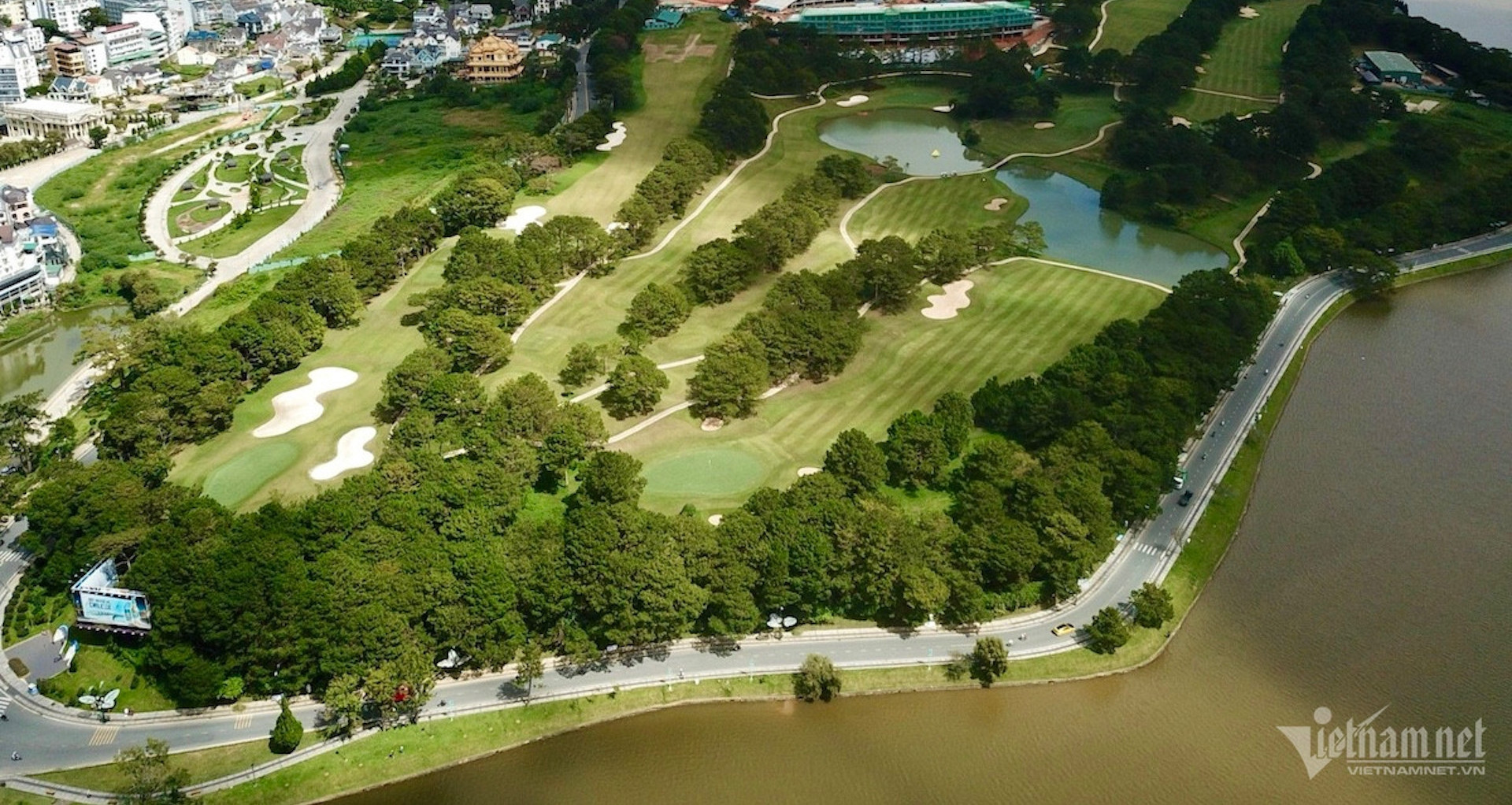 You are currently viewing Đưa golf vào diện chịu thuế như rượu bia thuốc lá là sai lệch về bản chất