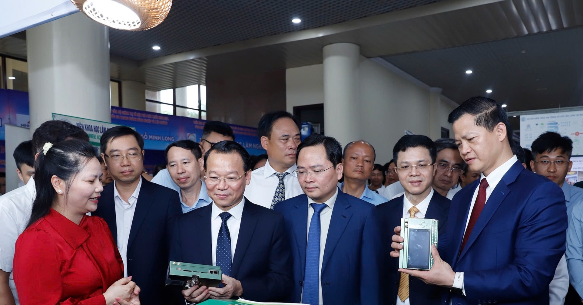 You are currently viewing Đưa Việt Nam vào top 50 quốc gia dẫn đầu năng lực cạnh tranh khoa học công nghệ