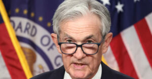 Read more about the article Ông Trump gây áp lực, ‘người đàn ông quyền lực’ tin có thể ứng phó kịp thời