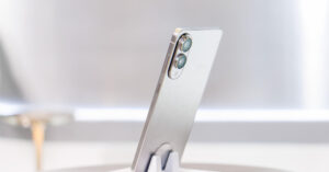 Read more about the article Galaxy S25 Edge ‘tạo sóng’ trong giới công nghệ và thời trang