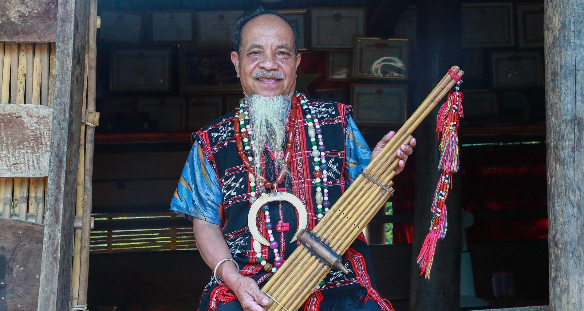 You are currently viewing ‘Già làng đa năng’ giữa đại ngàn, am tường nghệ thuật, giữ lửa văn hóa Cơ Tu