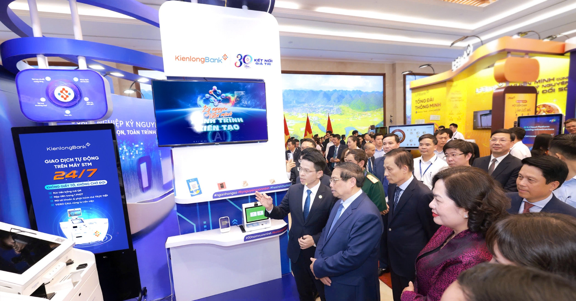 Read more about the article Giao dịch viên AI của KienlongBank gây ấn tượng tại Ngày Chuyển đổi số Ngân hàng