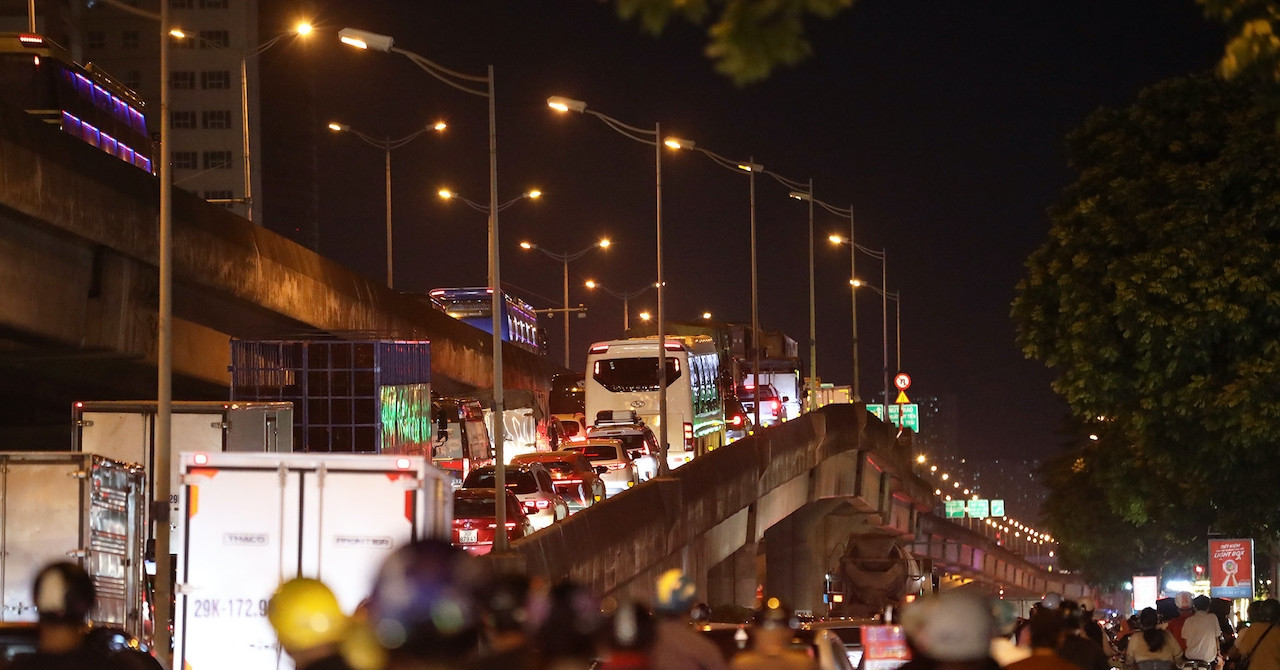 You are currently viewing Hà Nội cấm toàn bộ xe vào đường vành đai 3 đoạn qua Big C đến Mai Dịch 