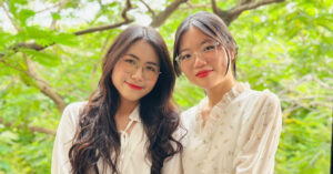 Read more about the article Hai cô gái cùng quê, sinh cùng ngày, cùng tốt nghiệp đại học với điểm tuyệt đối