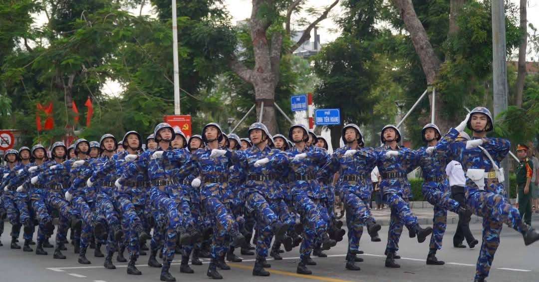You are currently viewing Hải Phòng hợp luyện diễu hành kỷ niệm 70 năm ngày giải phóng