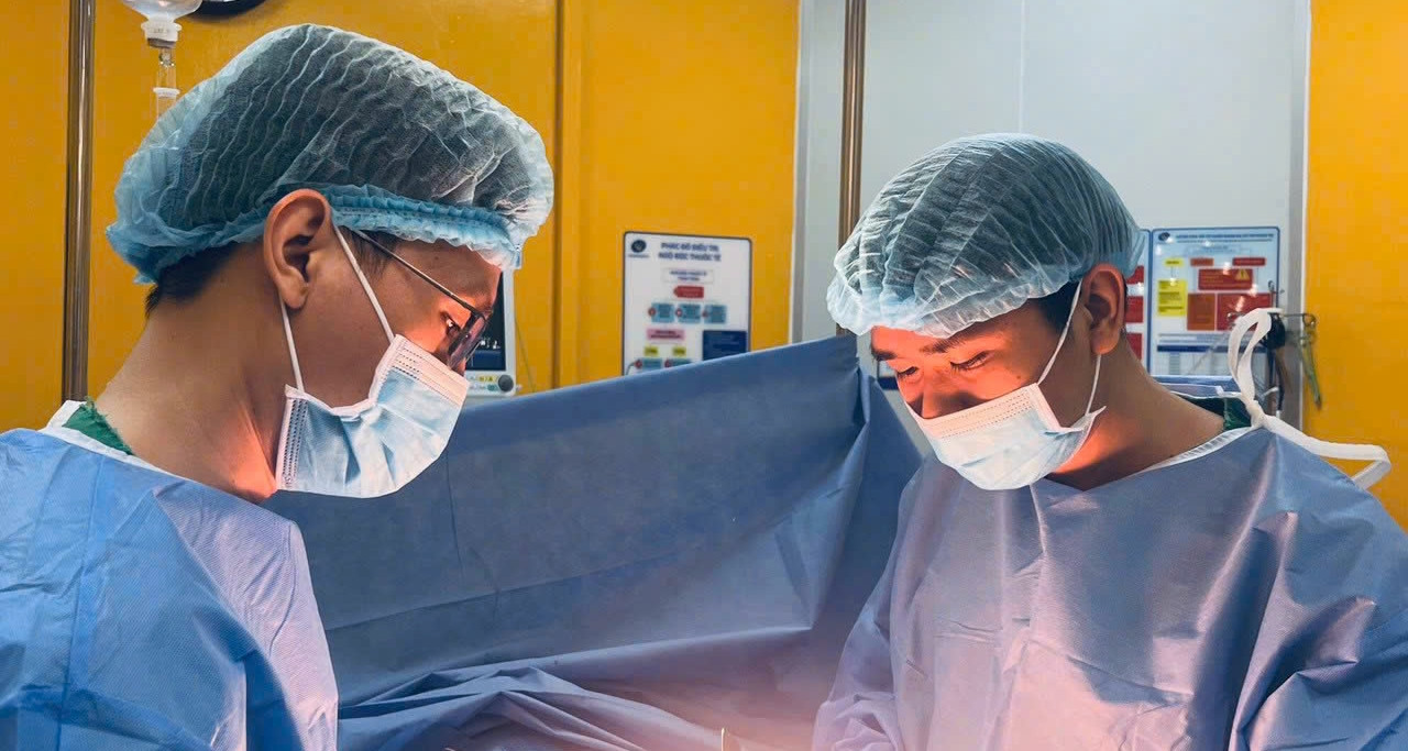 You are currently viewing Hai sinh viên cấp cứu với hàng chục vết dao đâm