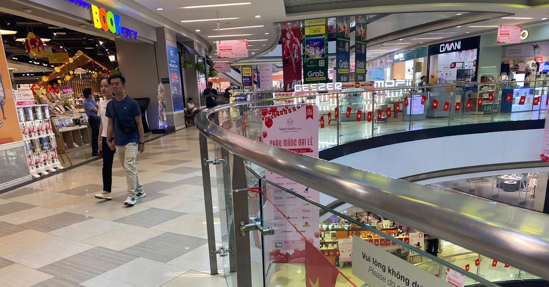 You are currently viewing Hé lộ về chủ đầu tư Vạn Hạnh Mall, nữ đại gia giáo dục Nguyễn Thị Út Em