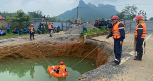 Read more about the article Hiện tượng địa chất bí ẩn vụ xe máy lao xuống ‘hố tử thần’